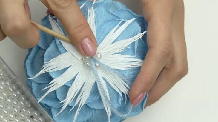 Необычные игрушки на ёлку из пенопластового шара