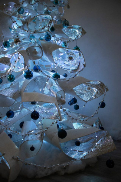 Новогодняя ёлка из светоотражающей пеноизоляции