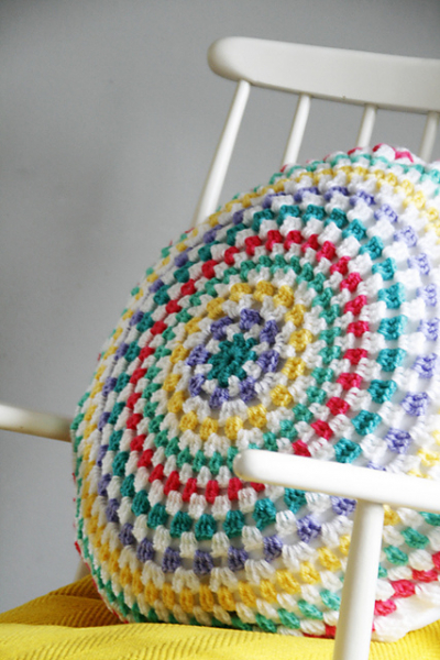 Оригинальное использование вязания в интерьере