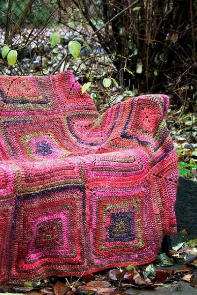 Оригинальное использование вязания в интерьере