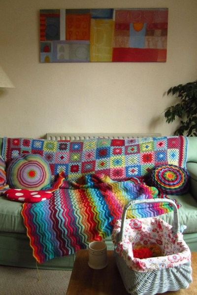 Оригинальное использование вязания в интерьере