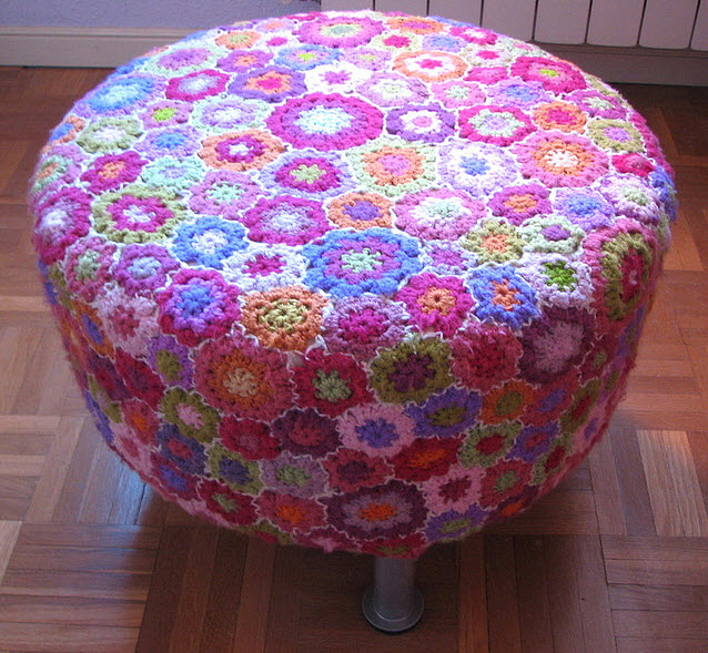 Оригинальное использование вязания в интерьере