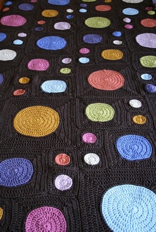 Оригинальное использование вязания в интерьере