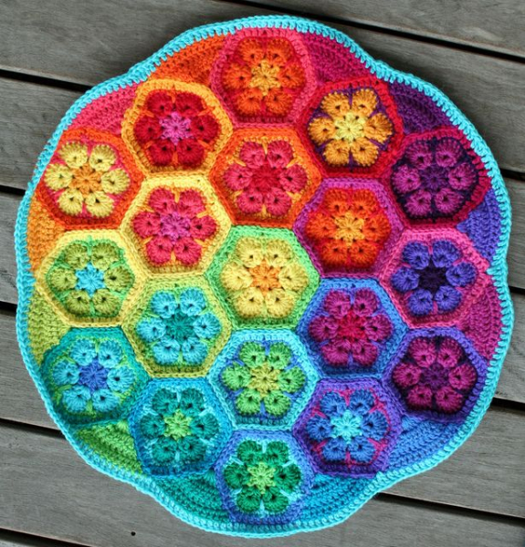 Оригинальное использование вязания в интерьере