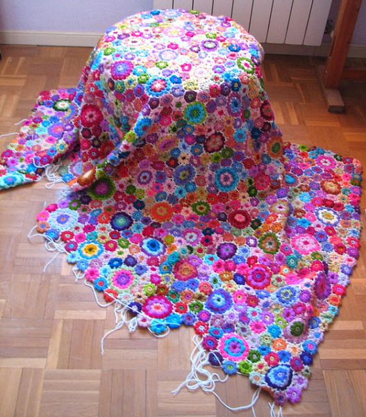 Оригинальное использование вязания в интерьере