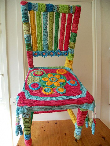 Оригинальное использование вязания в интерьере