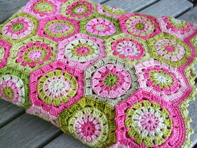 Оригинальное использование вязания в интерьере