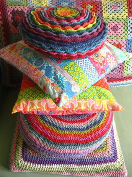 Оригинальное использование вязания в интерьере