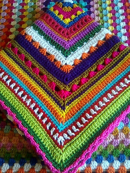 Оригинальное использование вязания в интерьере