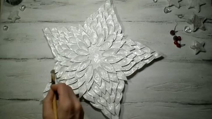 Отличная идея из бумажных лотков от яиц