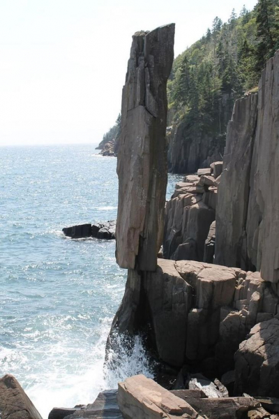 Разгадка этого феномена не так уж и сложна: почему же не падают висячие камни?