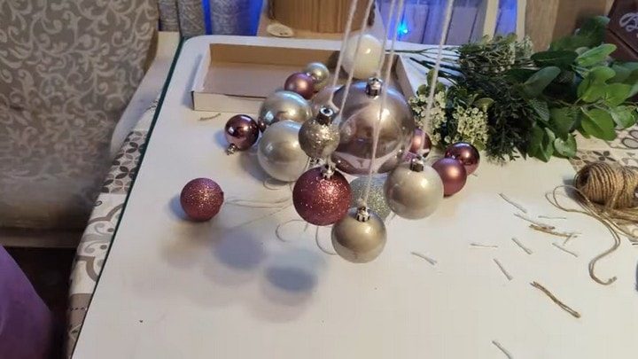 Роскошное новогоднее украшение из простых материалов
