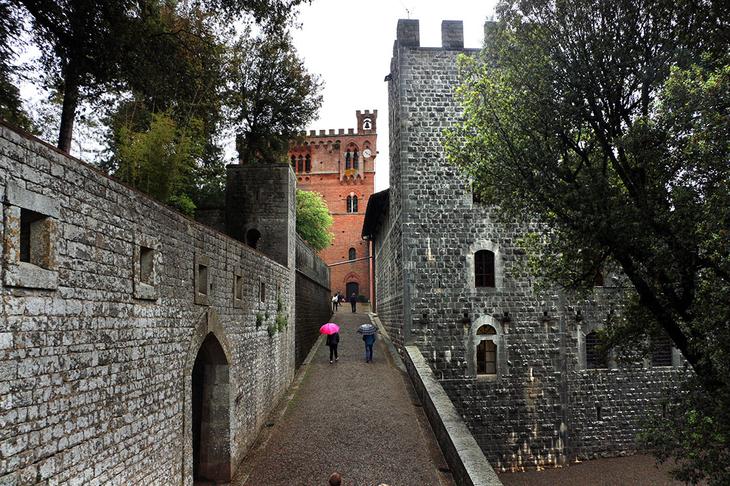 Сказочные замки Тосканы: 10 древних сооружений, в которых можно пожить