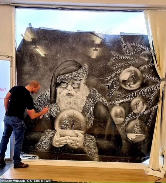 Талантливый англичанин рисует на окнах с помощью искусственного снега