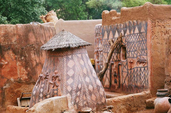 Тьебель: уникальная деревня, где каждый дом — настоящее произведение искусства