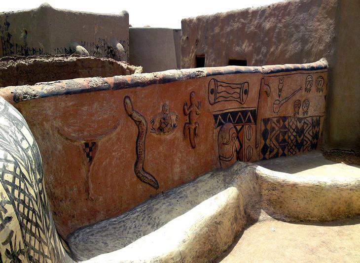 Тьебель: уникальная деревня, где каждый дом — настоящее произведение искусства