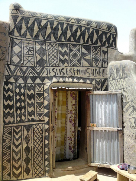 Тьебель: уникальная деревня, где каждый дом — настоящее произведение искусства