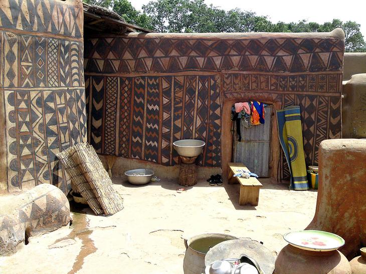 Тьебель: уникальная деревня, где каждый дом — настоящее произведение искусства