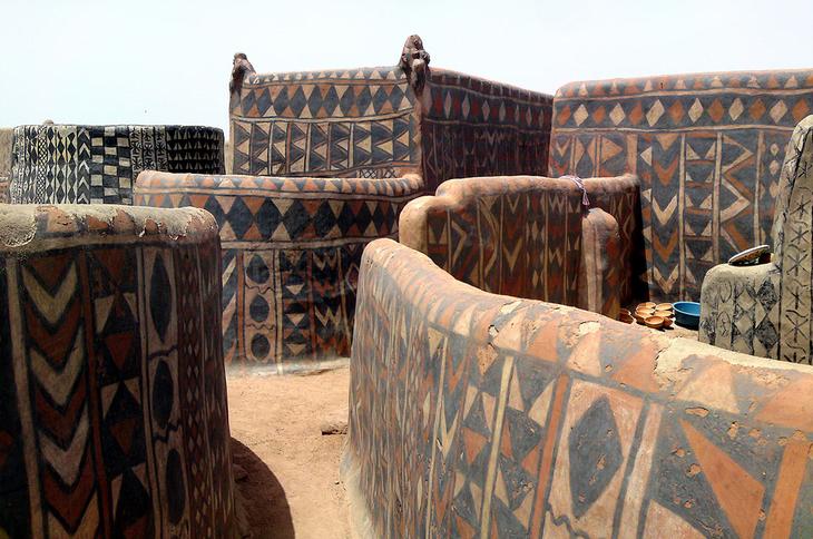 Тьебель: уникальная деревня, где каждый дом — настоящее произведение искусства