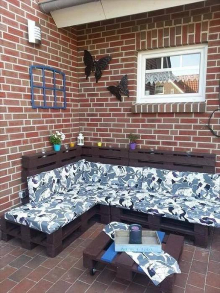 Запоминающаяся мебель из деревянных поддонов, которая отлично дополнит любой интерьер