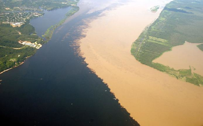 16 поразительных мест, где видна граница между водными пространствами