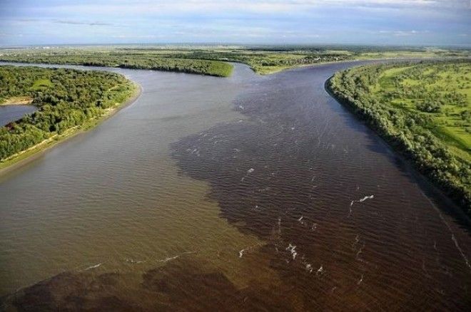 16 поразительных мест, где видна граница между водными пространствами