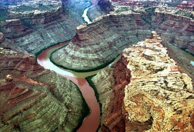 16 поразительных мест, где видна граница между водными пространствами