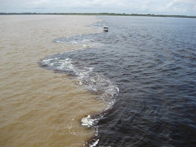 16 поразительных мест, где видна граница между водными пространствами
