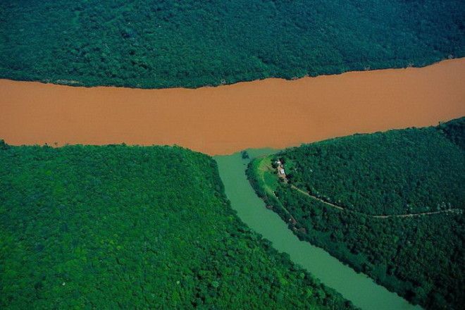 16 поразительных мест, где видна граница между водными пространствами