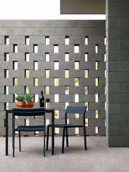 20 Поразительных примеров использования шлакоблоков в декоре