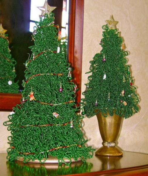23 новогодние ёлки из подручных средств, не уступающие в своей красоте настоящим