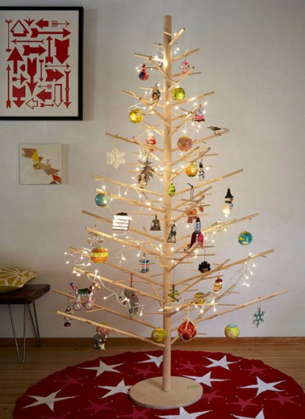 23 новогодние ёлки из подручных средств, не уступающие в своей красоте настоящим