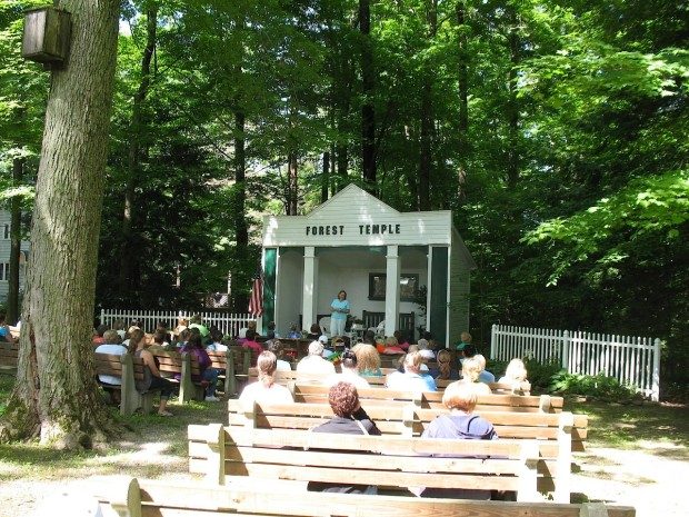 8 необычных населённых пунктов планеты, которые обожают туристы