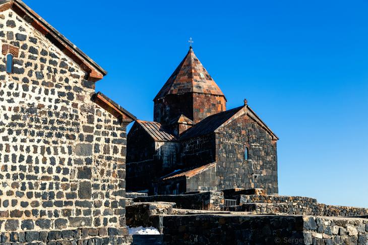 Армения: горы и монастыри