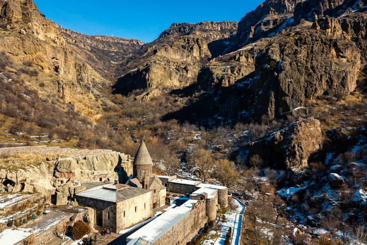 Армения: горы и монастыри