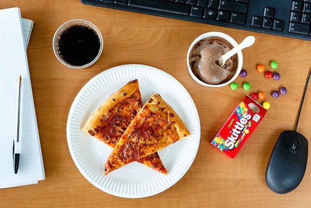 Чем "заправиться" на работе или самые популярные офисные обеды в 10 странах мира