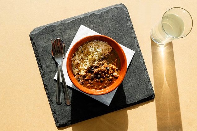 Чем "заправиться" на работе или самые популярные офисные обеды в 10 странах мира