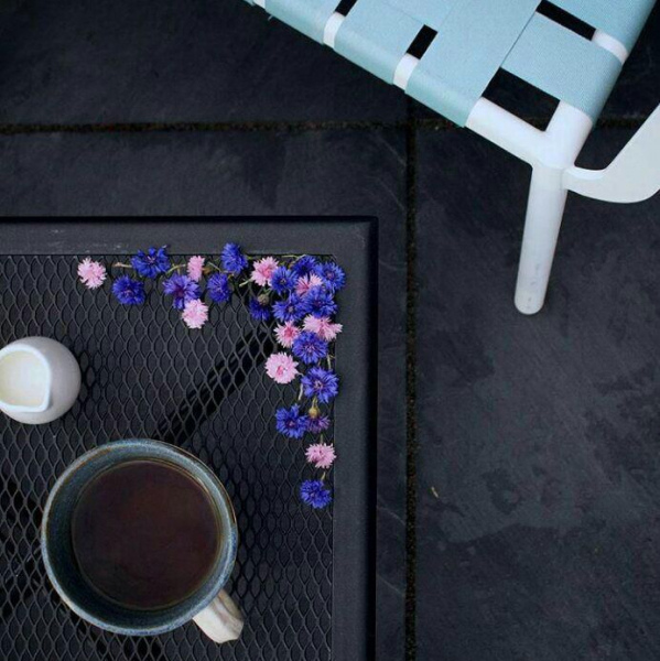 Цветочные композиции в пяльцах