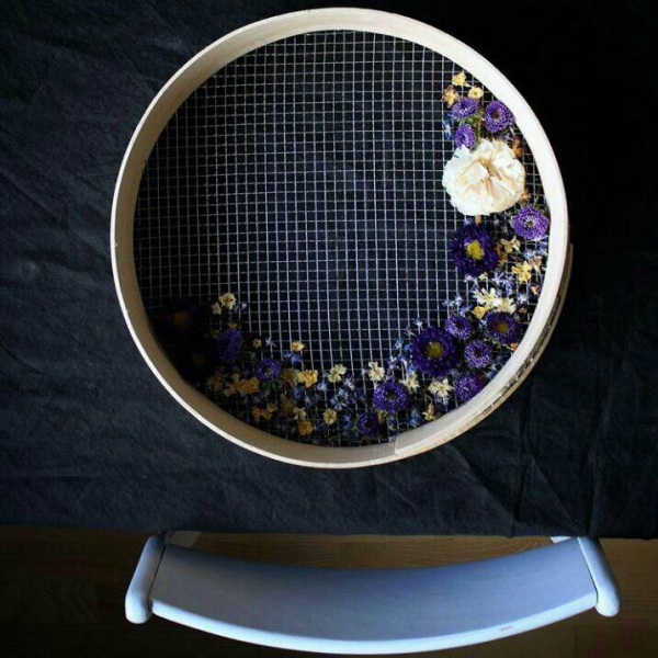 Цветочные композиции в пяльцах