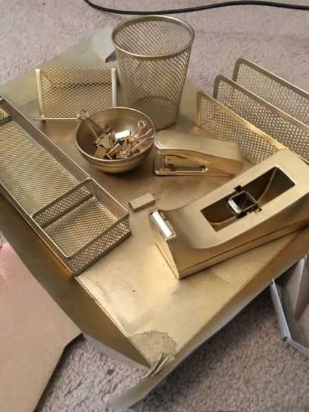 Декор из ненужных вещей: что можно сделать с помощью спрей-краски своими руками