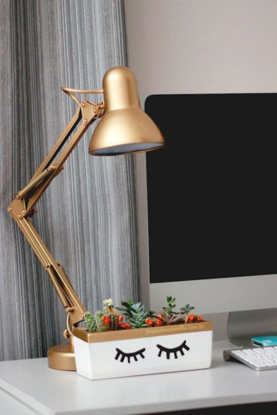 Декор из ненужных вещей: что можно сделать с помощью спрей-краски своими руками