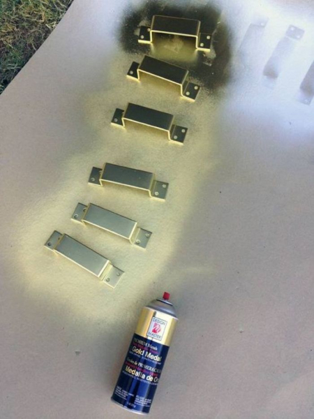 Декор из ненужных вещей: что можно сделать с помощью спрей-краски своими руками