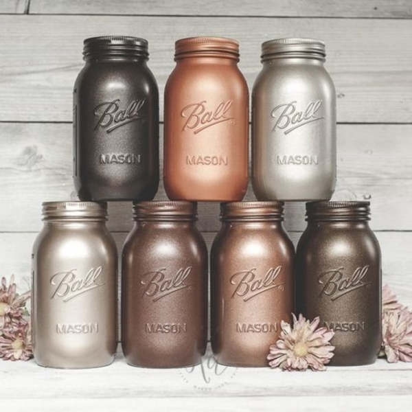 Декор из ненужных вещей: что можно сделать с помощью спрей-краски своими руками