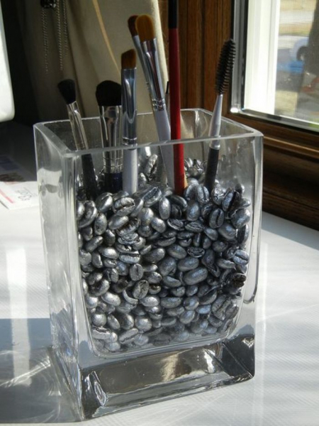 Декор из ненужных вещей: что можно сделать с помощью спрей-краски своими руками