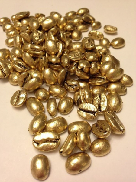 Декор из ненужных вещей: что можно сделать с помощью спрей-краски своими руками