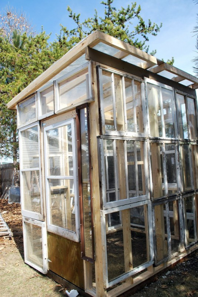 Интересные способы использования старых оконных рам