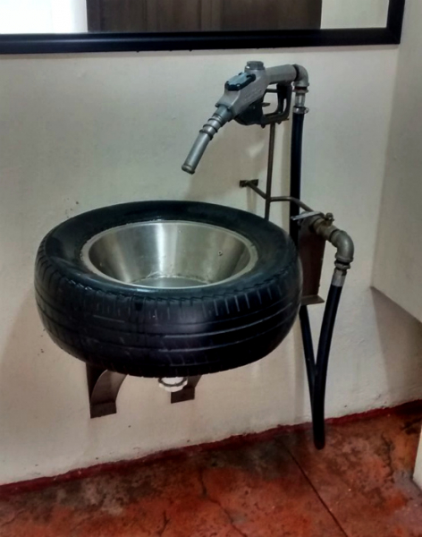 Нестандартные примеры превращения покрышек в мебель и предметы быта