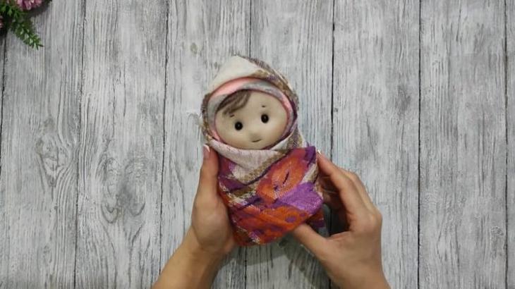 Очаровательная игрушка из носков