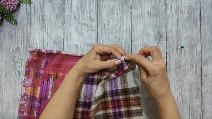 Очаровательная игрушка из носков