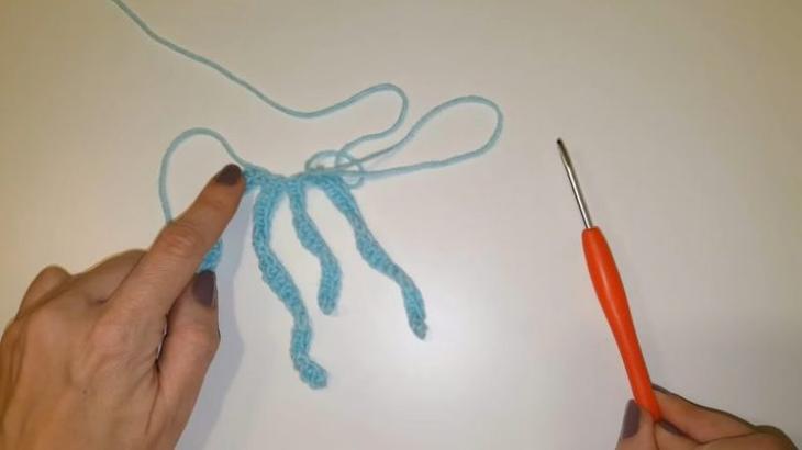 Очаровательная ёлочка из пряжи